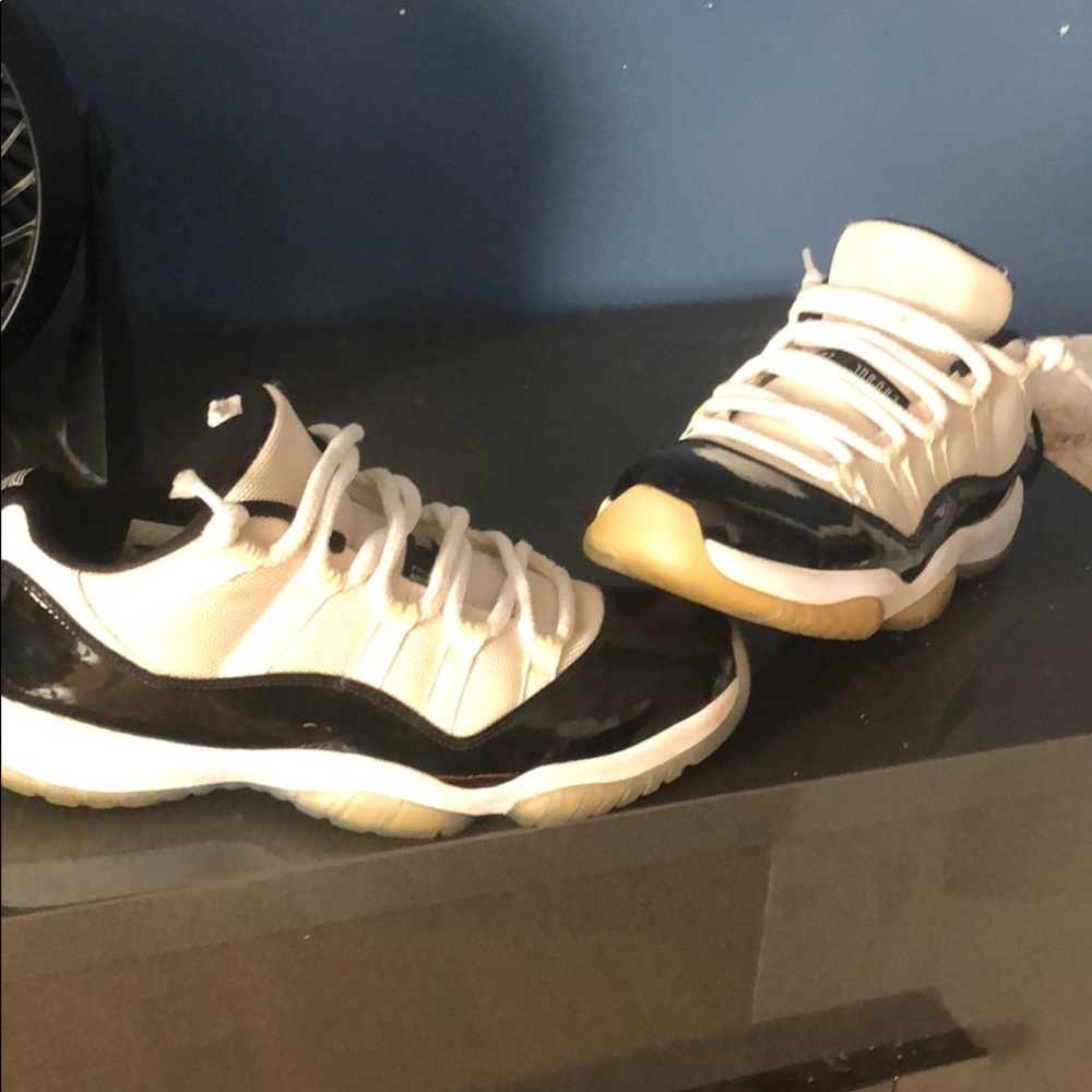 Jordan 11 low concord